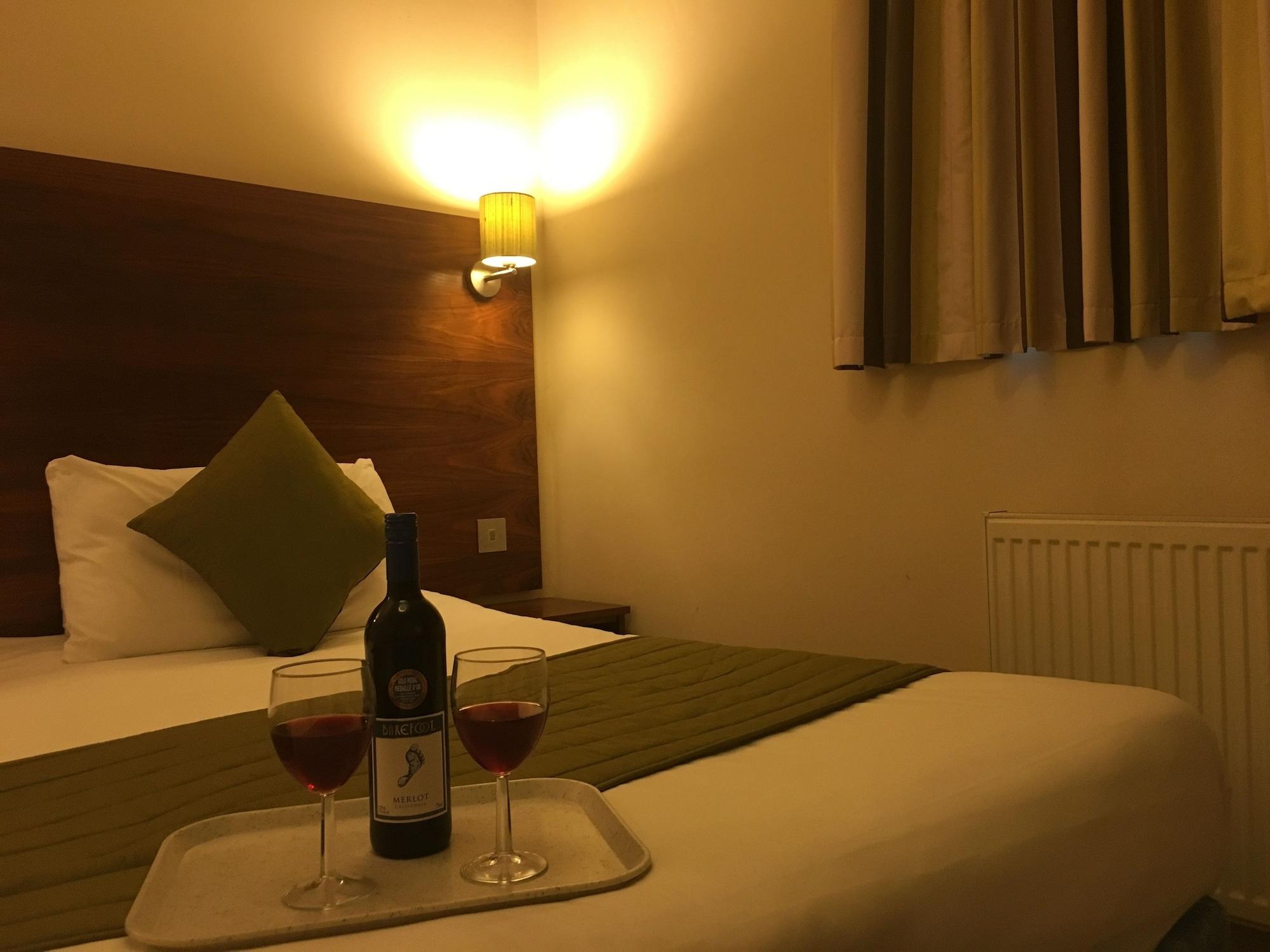 Stockwood Hotel - Luton Airport Buitenkant foto