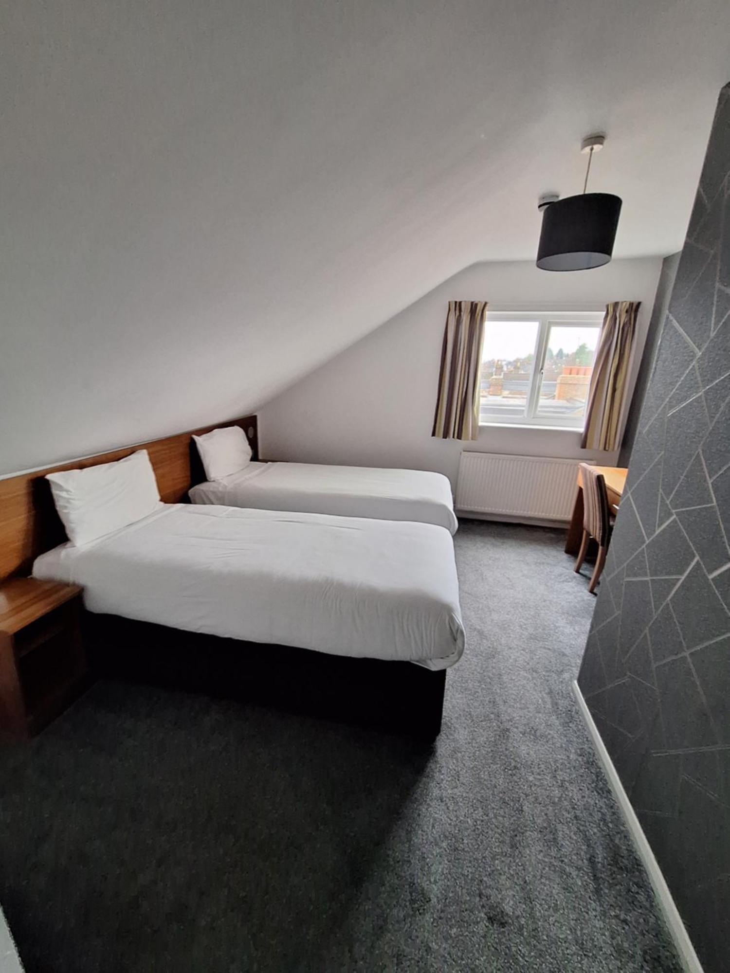Stockwood Hotel - Luton Airport Buitenkant foto