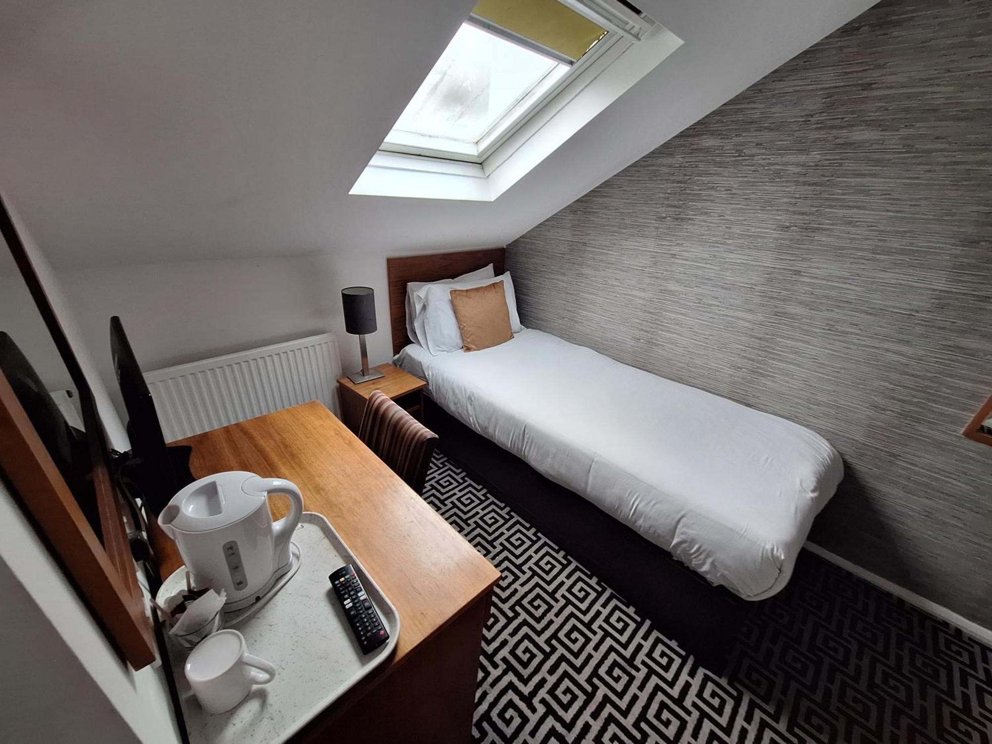 Stockwood Hotel - Luton Airport Buitenkant foto