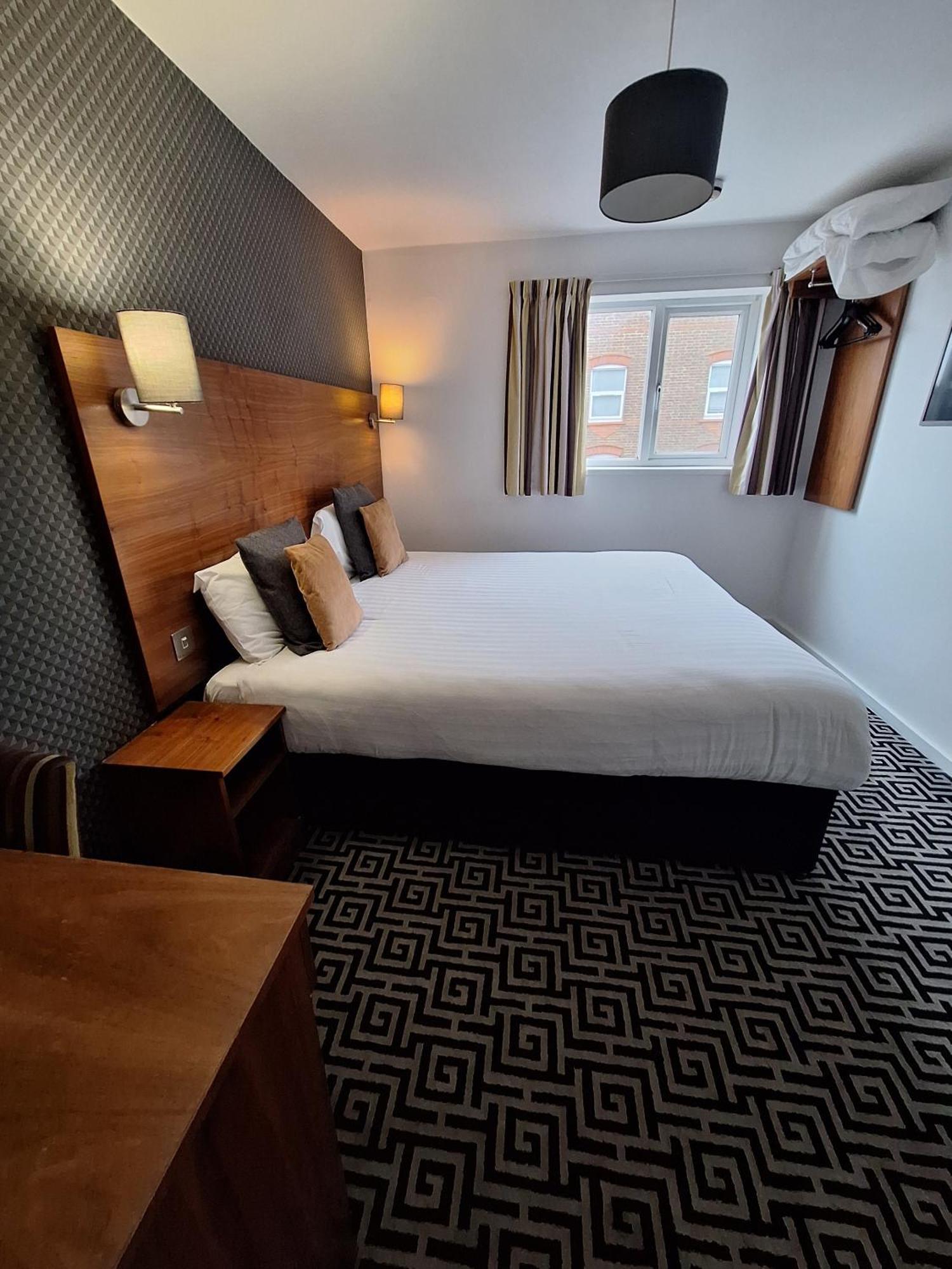 Stockwood Hotel - Luton Airport Buitenkant foto